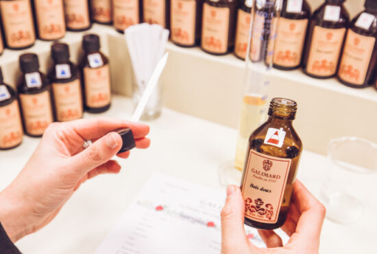Atelier de haute parfumerie : création de parfum sur mesure à Grasse Galimard