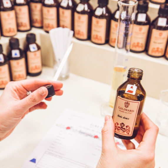 Atelier de haute parfumerie : création de parfum sur mesure à Grasse Galimard
