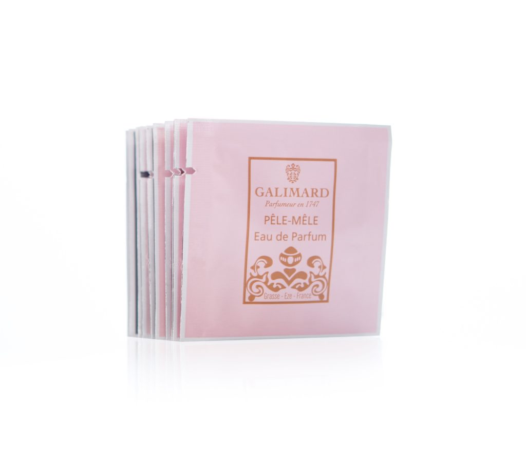 Des échantillons de parfums provenant de chez Galimard avec en exemple "Pêle-Mêle"