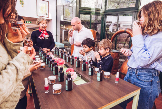 Atelier Pause Cologne Galimard avec des enfants accompagnés de leurs parents