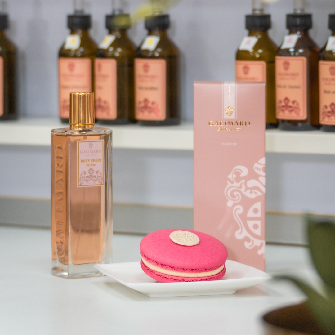 Macaron Ruy Chéri avec le Parfum Ruy Chéri et son packaging