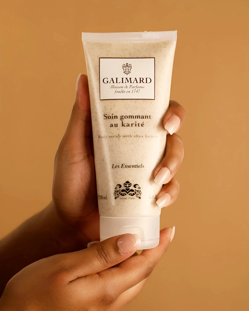 Soin gommant karité de la gamme cosmétique "Les Essentiels" de la Parfumerie grassoise Galimard